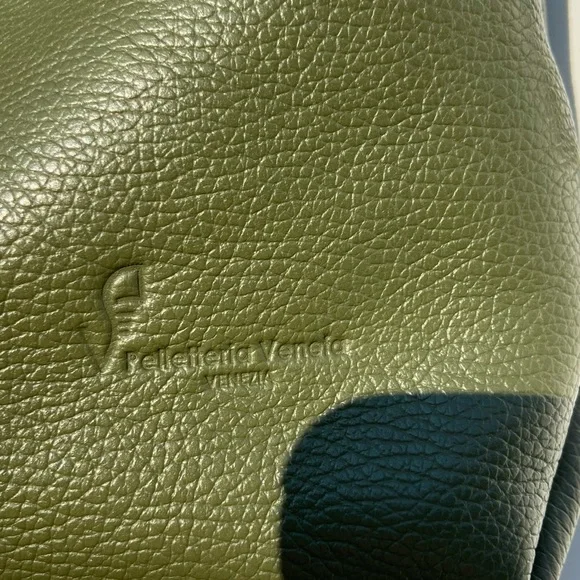 Pelletteria Veneta leather olive 2-way crossbody/shoulder bag w silver hardware - Picture 4 of 6